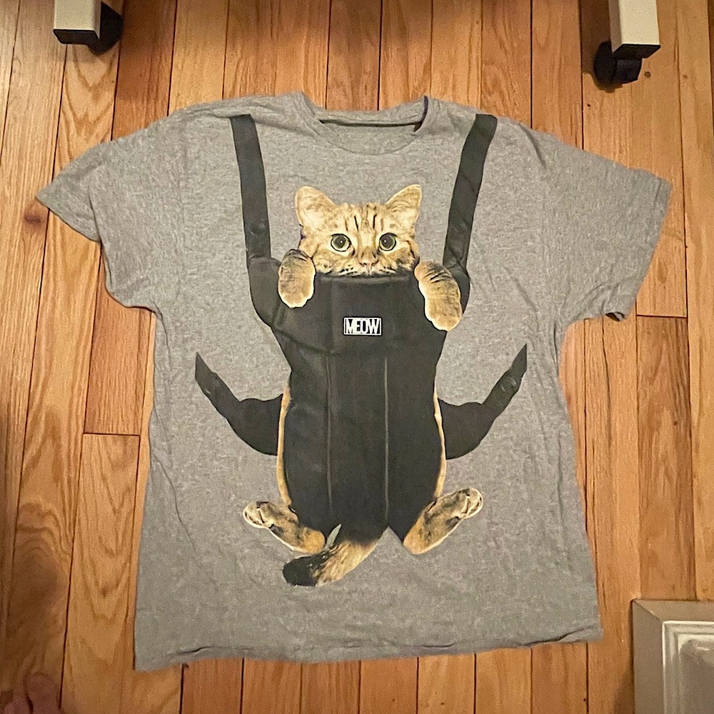 MEOW cat in carrier t,shirt - Men’s large